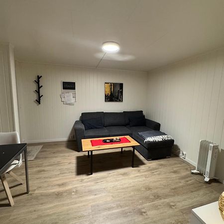 Liten Eldre Og Koselig Studiohybel Svolvær Kültér fotó