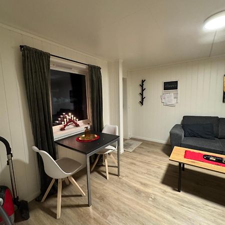 Liten Eldre Og Koselig Studiohybel Svolvær Kültér fotó