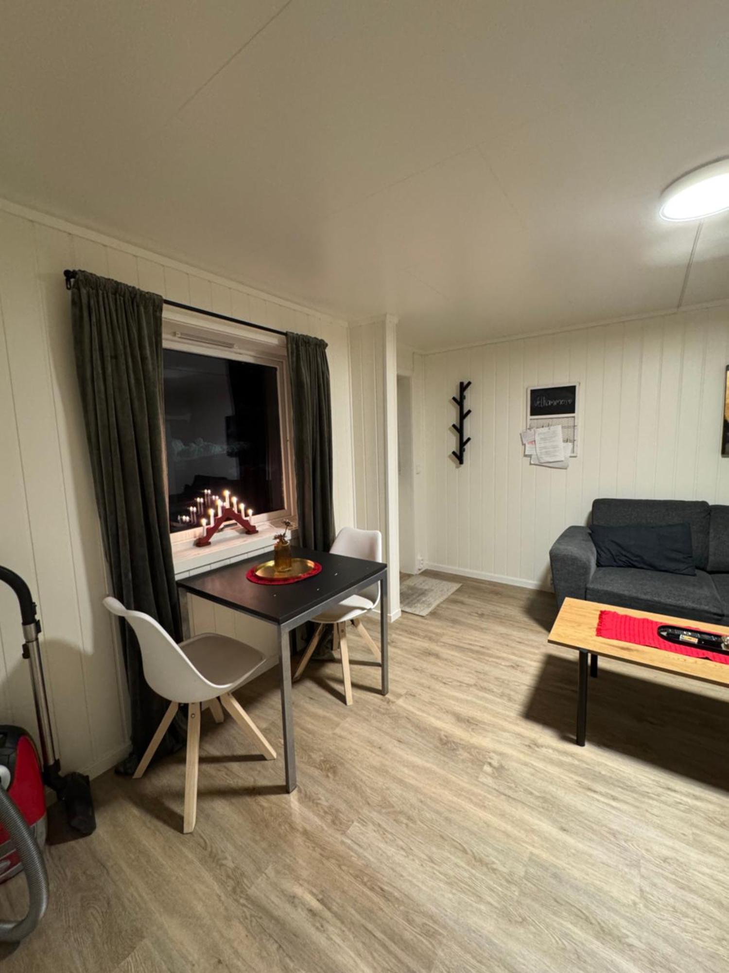 Liten Eldre Og Koselig Studiohybel Svolvær Kültér fotó
